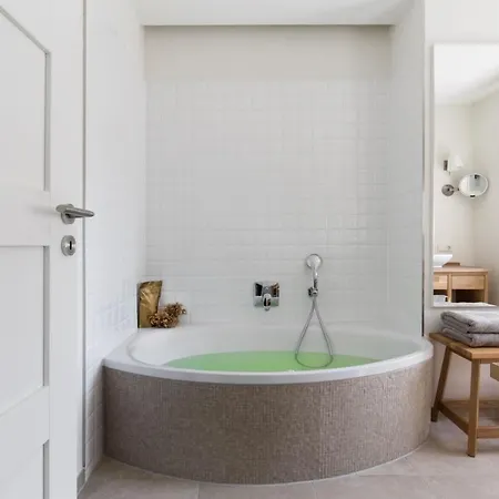 Reetdorf Geltinger Birk Atelierhaus Mooreiche * Nieby (Nieby, Schleswig-Flensburg)